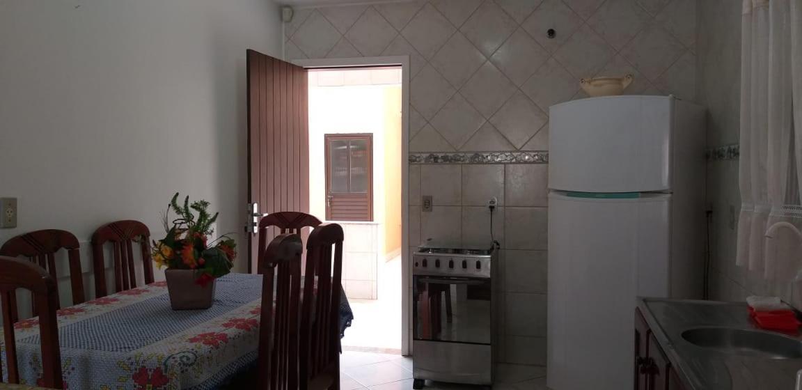 Вілла Casa 02 Dorm Na Rua Salmao Бомбіняс Екстер'єр фото