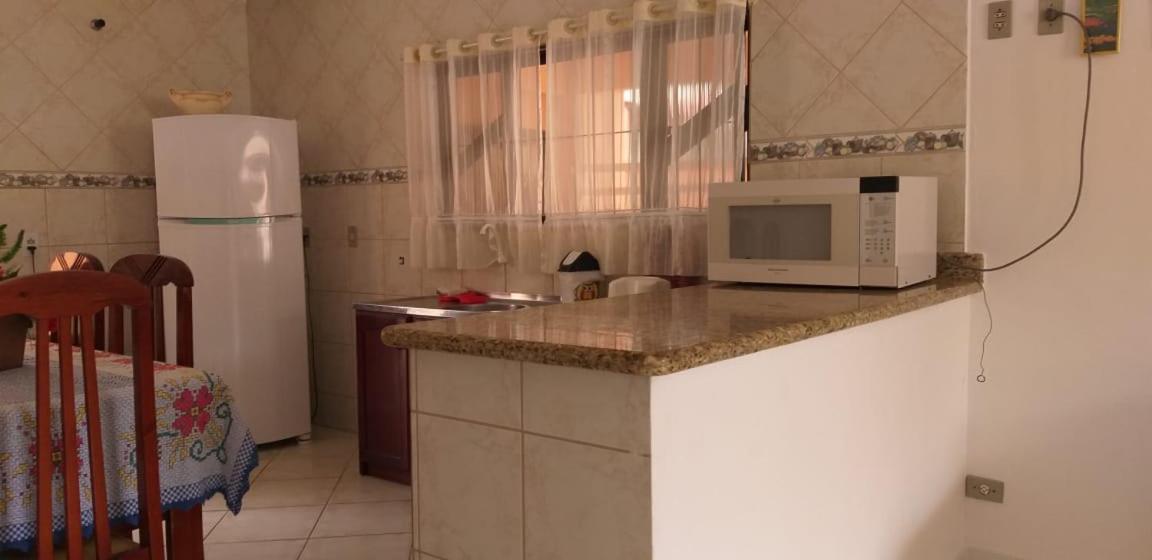 Вілла Casa 02 Dorm Na Rua Salmao Бомбіняс Екстер'єр фото