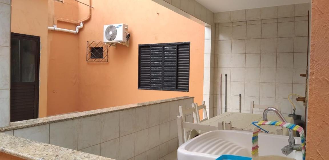 Вілла Casa 02 Dorm Na Rua Salmao Бомбіняс Екстер'єр фото