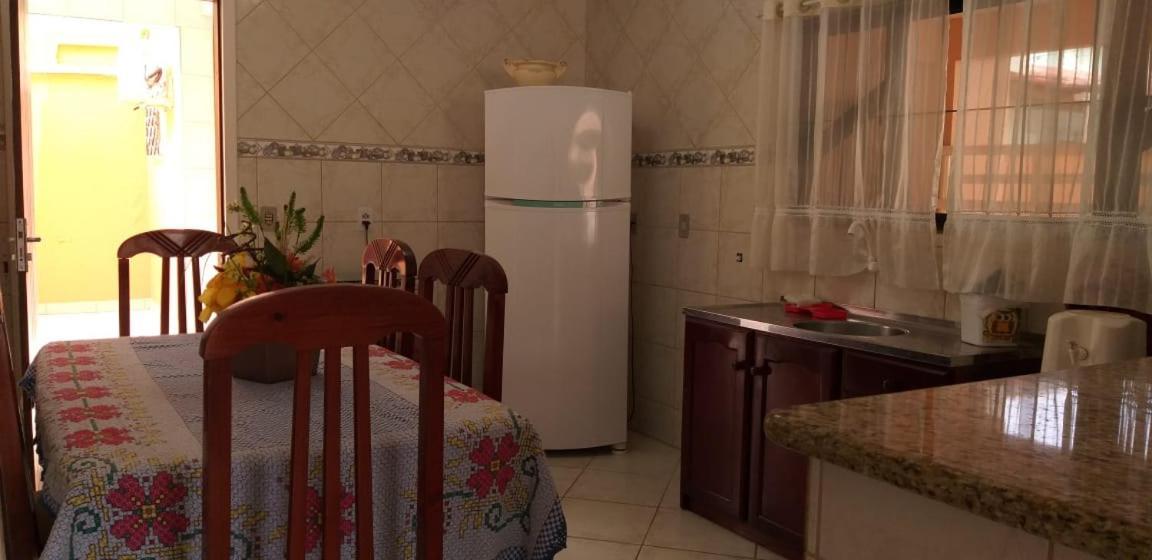 Вілла Casa 02 Dorm Na Rua Salmao Бомбіняс Екстер'єр фото