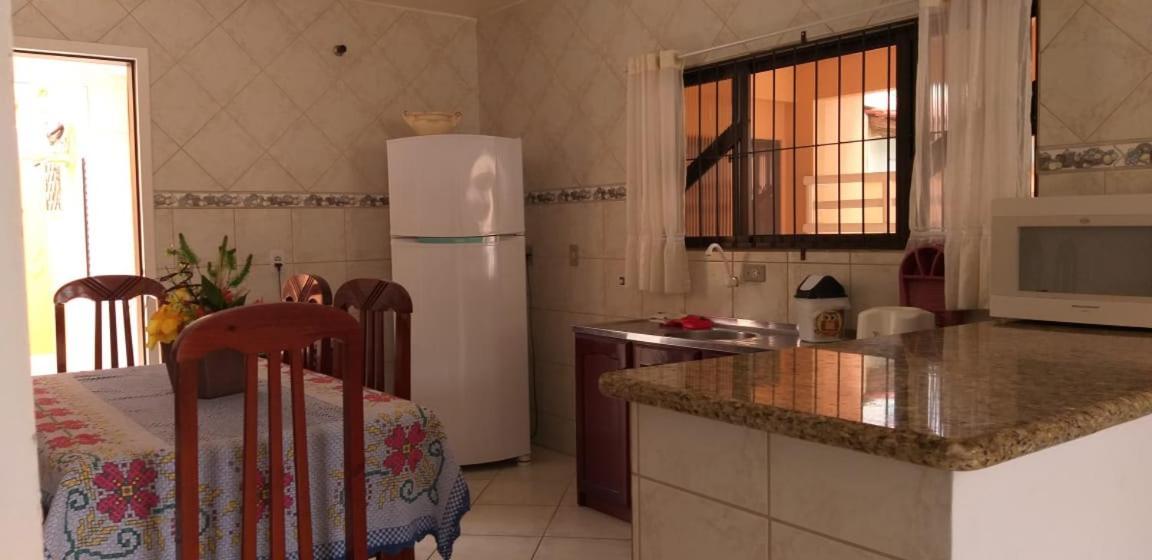 Вілла Casa 02 Dorm Na Rua Salmao Бомбіняс Екстер'єр фото